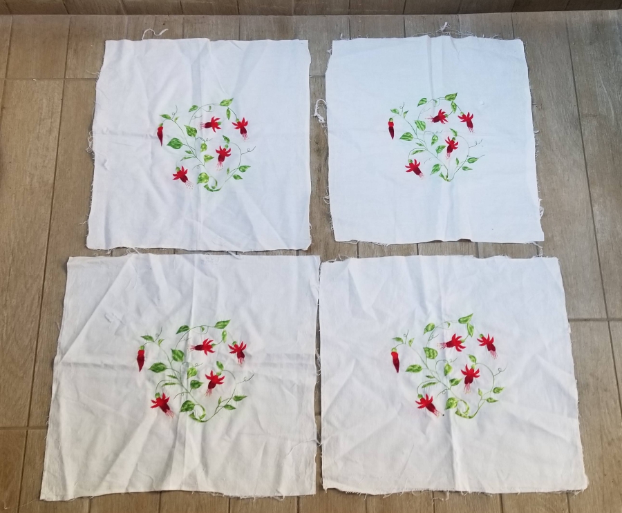 ÜZERLERİ İŞLEMELİ ANTİKA MENDİL LOTU