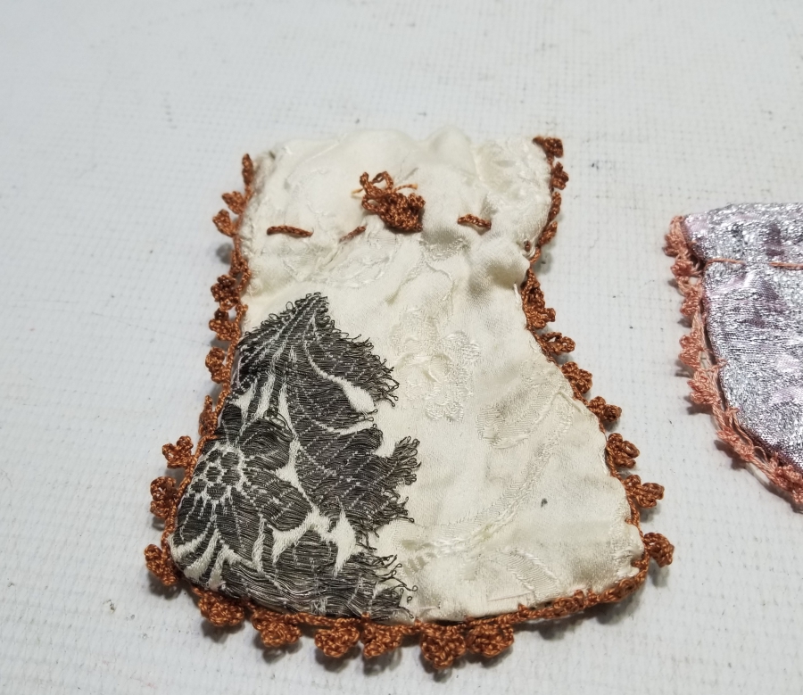 OSMANLI DÖNEMİ ELMASİYE KUMAŞTAN YAPILMIŞ İKİ ADET KESE