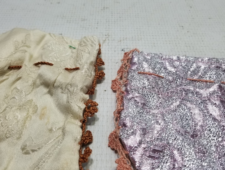 OSMANLI DÖNEMİ ELMASİYE KUMAŞTAN YAPILMIŞ İKİ ADET KESE