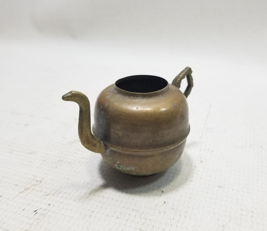 ÇAYDANLIK FORMUNDA YAPILMIŞ ANTİKA PİRİNÇ VAZO