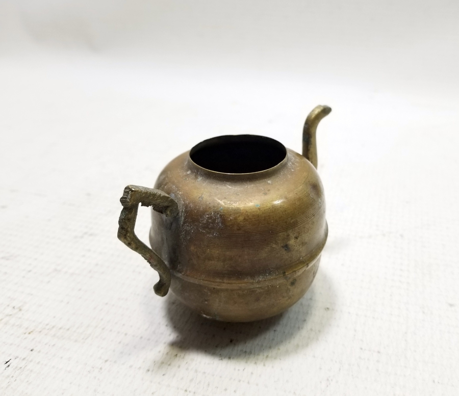 ÇAYDANLIK FORMUNDA YAPILMIŞ ANTİKA PİRİNÇ VAZO