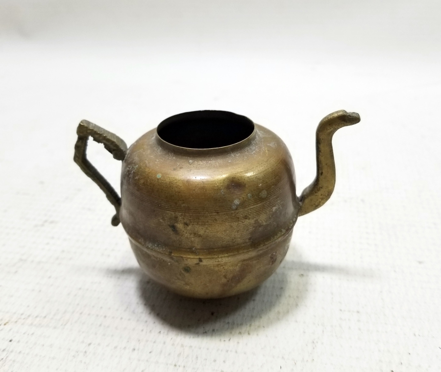 ÇAYDANLIK FORMUNDA YAPILMIŞ ANTİKA PİRİNÇ VAZO