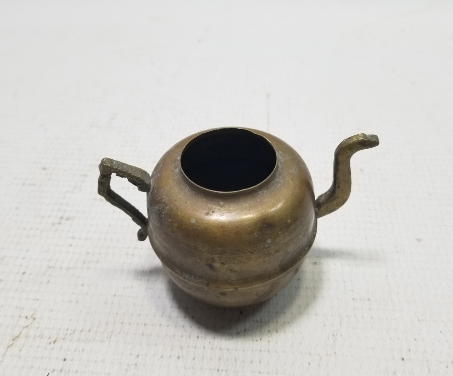 ÇAYDANLIK FORMUNDA YAPILMIŞ ANTİKA PİRİNÇ VAZO