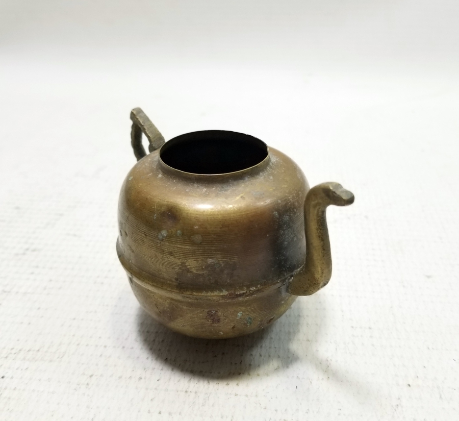 ÇAYDANLIK FORMUNDA YAPILMIŞ ANTİKA PİRİNÇ VAZO