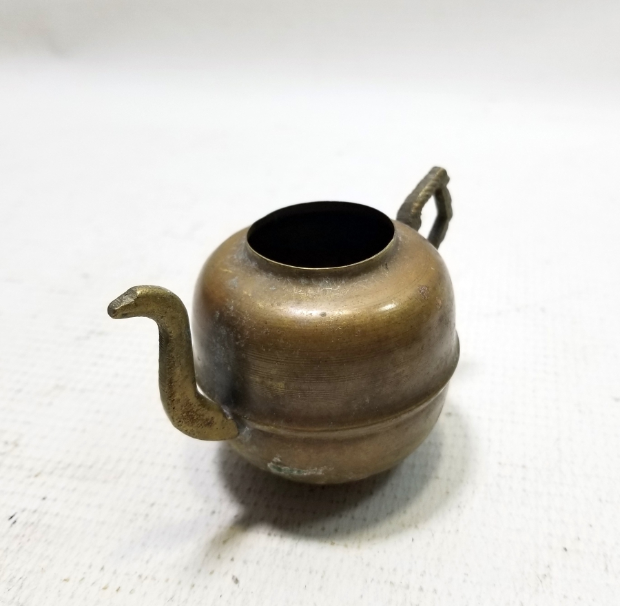 ÇAYDANLIK FORMUNDA YAPILMIŞ ANTİKA PİRİNÇ VAZO