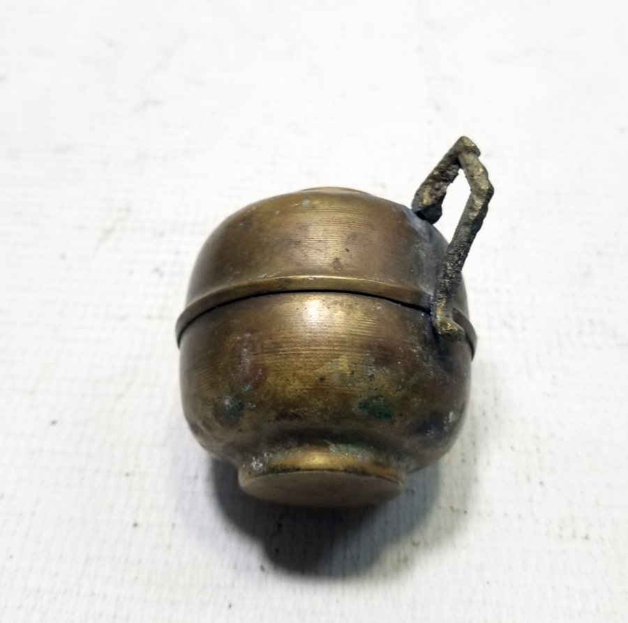 ÇAYDANLIK FORMUNDA YAPILMIŞ ANTİKA PİRİNÇ VAZO