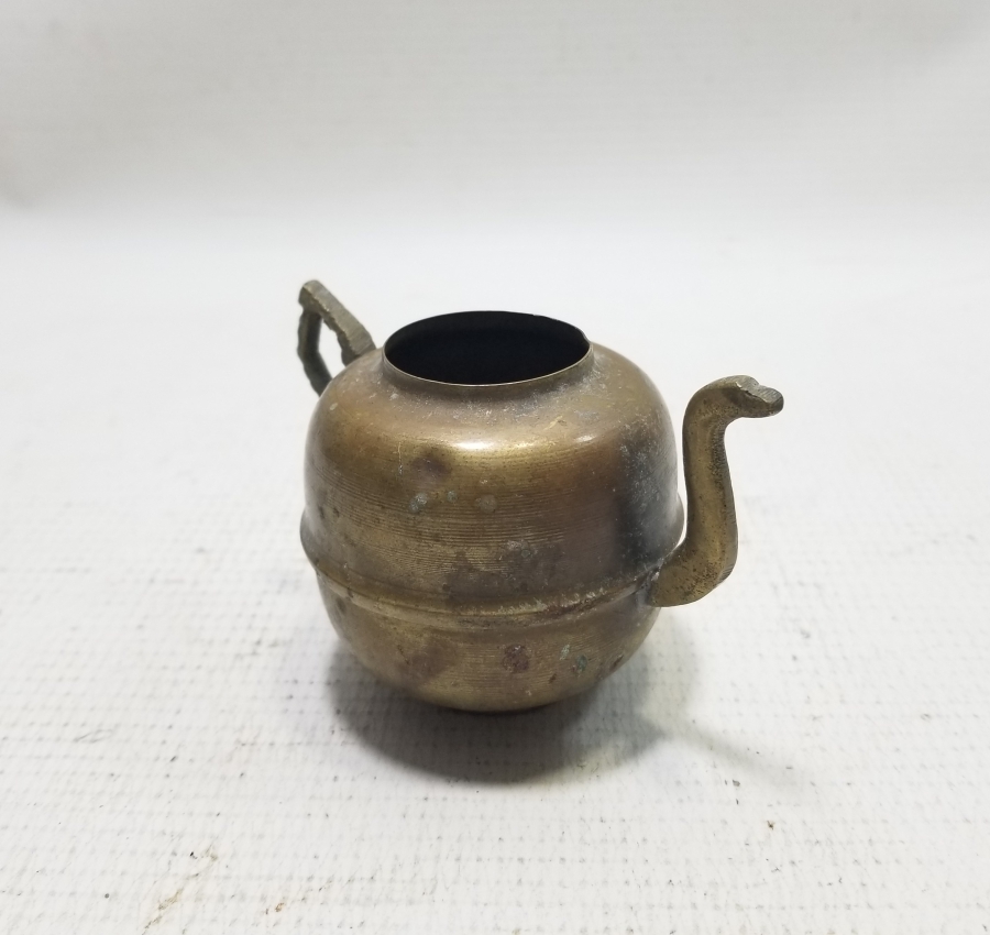 ÇAYDANLIK FORMUNDA YAPILMIŞ ANTİKA PİRİNÇ VAZO