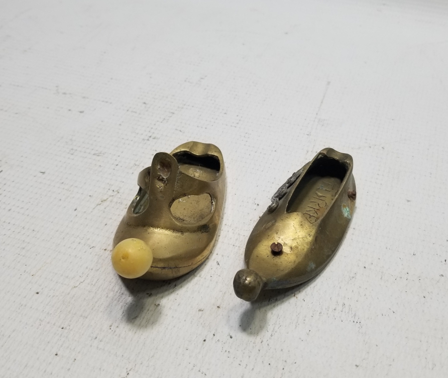 ÇARIK FORMUNDA YAPILMIŞ 2 ADET ANTİKA PİRİNÇ KÜLLÜK