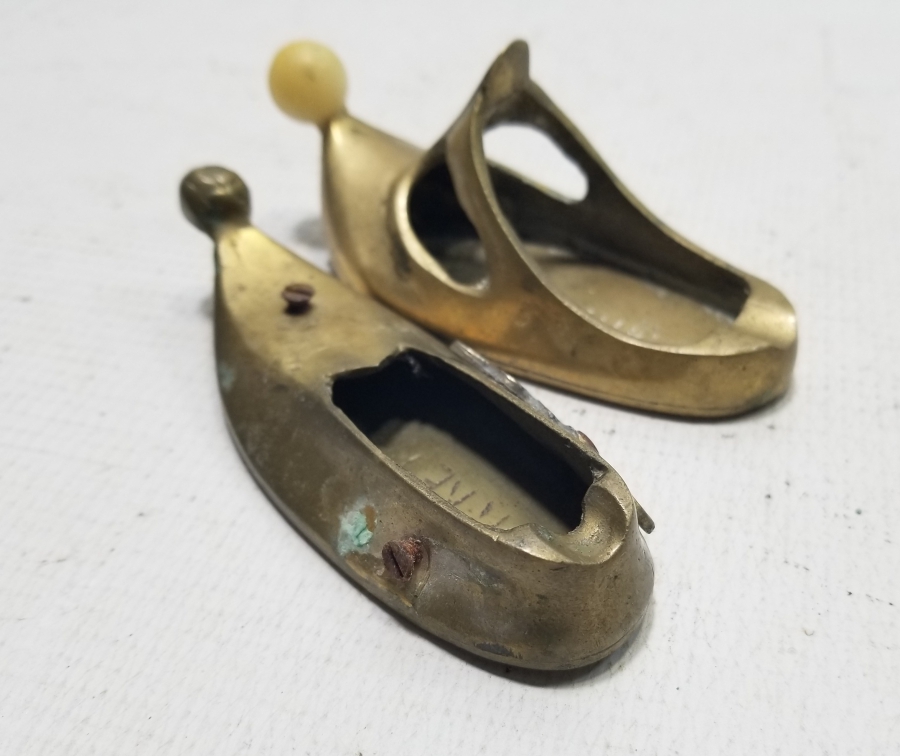 ÇARIK FORMUNDA YAPILMIŞ 2 ADET ANTİKA PİRİNÇ KÜLLÜK