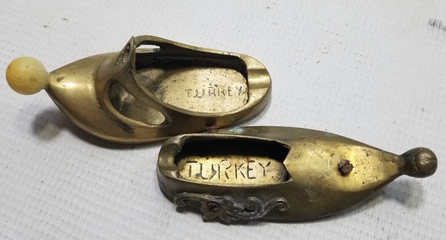 ÇARIK FORMUNDA YAPILMIŞ 2 ADET ANTİKA PİRİNÇ KÜLLÜK