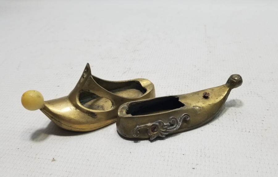 ÇARIK FORMUNDA YAPILMIŞ 2 ADET ANTİKA PİRİNÇ KÜLLÜK