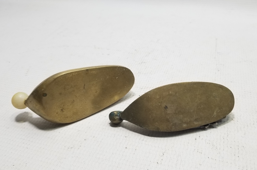 ÇARIK FORMUNDA YAPILMIŞ 2 ADET ANTİKA PİRİNÇ KÜLLÜK