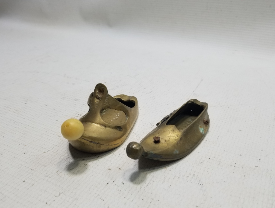 ÇARIK FORMUNDA YAPILMIŞ 2 ADET ANTİKA PİRİNÇ KÜLLÜK