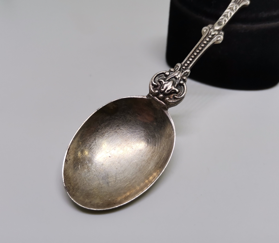 KABARTMA İŞÇİLİKLİ GÜMÜŞ KAPLAMA ANTİKA KAŞIK