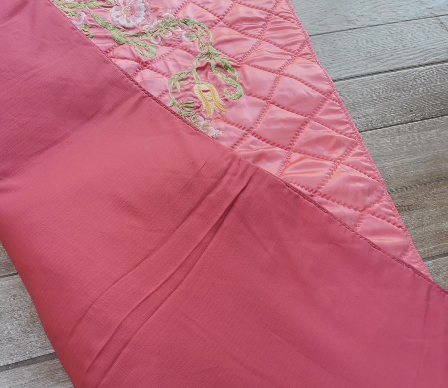 ÜZERİ İŞLEMELİ ANTİKA SECCADE