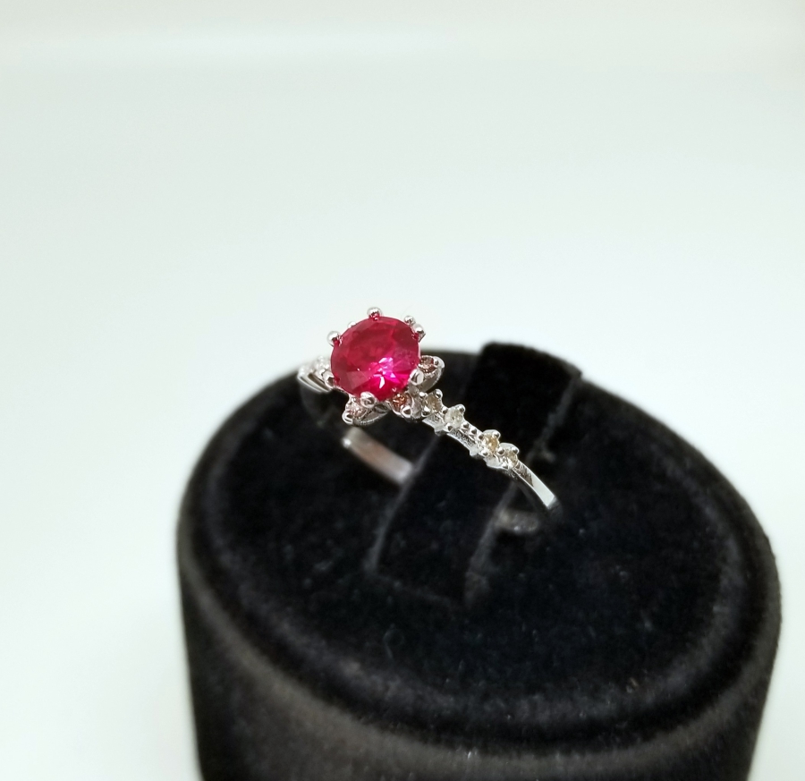 YAKUT VE PIRLANTA TAŞLI TEK TAŞ MODEL YÜZÜK