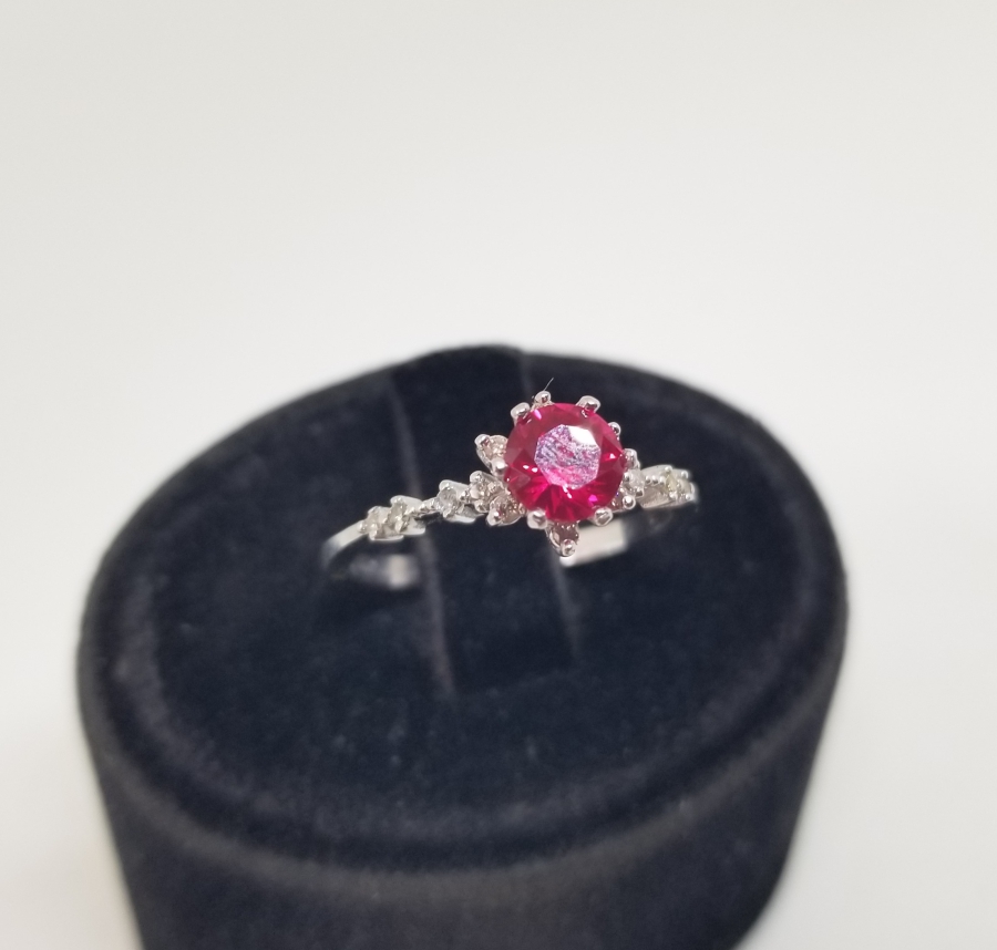 YAKUT VE PIRLANTA TAŞLI TEK TAŞ MODEL YÜZÜK