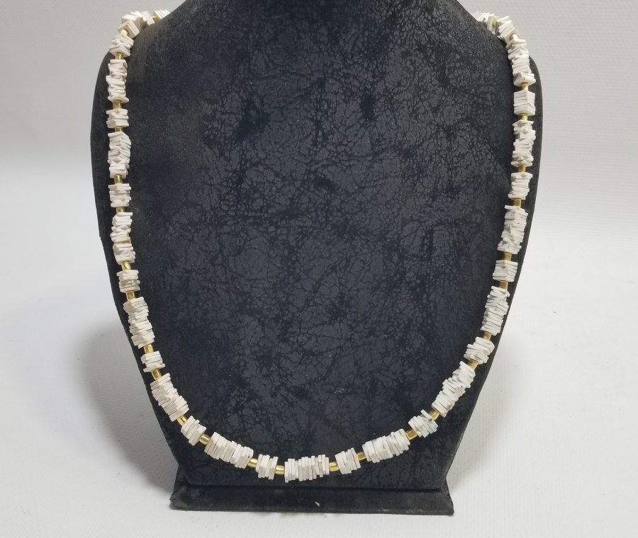 DOĞAL TAŞLARLA SÜSLÜ ANTİKA KOLYE