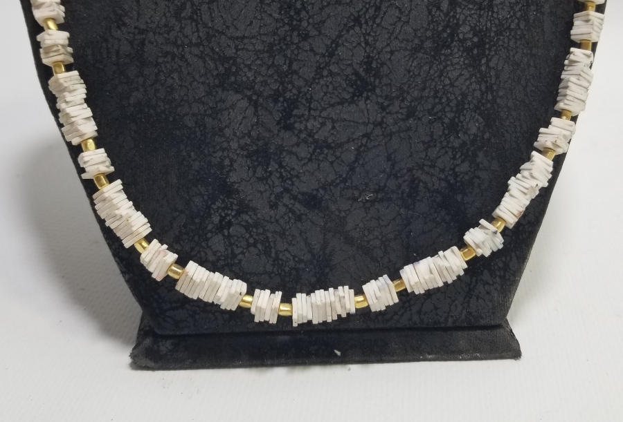 DOĞAL TAŞLARLA SÜSLÜ ANTİKA KOLYE