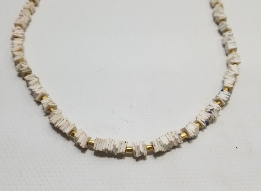 DOĞAL TAŞLARLA SÜSLÜ ANTİKA KOLYE