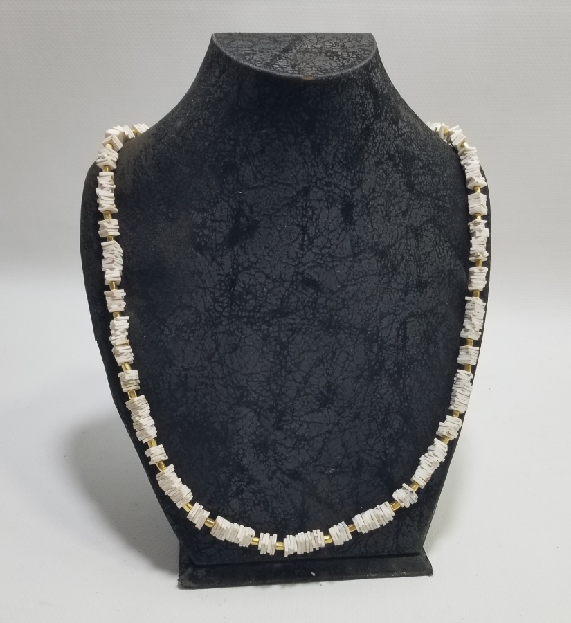 DOĞAL TAŞLARLA SÜSLÜ ANTİKA KOLYE