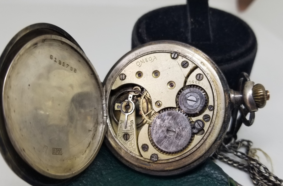 ORİJİNAL GÜMÜŞ KÖSTEĞİYLE KURMALI OMEGA CEP SAATİ