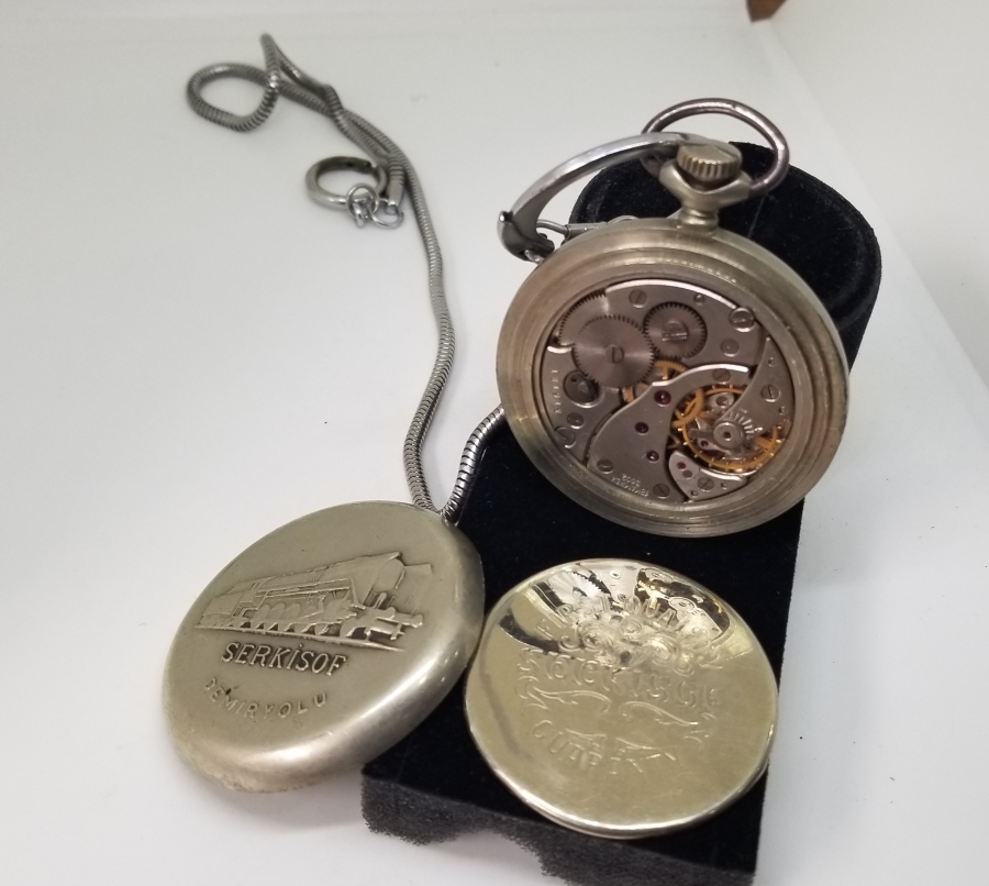 ORİJİNAL KÖSTEĞİYLE ARKASI TRENLİ SERKİSOF MARKA KURMALI CEP SAATİ