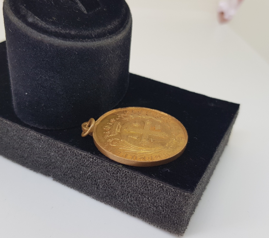 OSMANLI DÖNEMİ ALTIN KAPLAMA ERMENİ PANGALTI MİKİTERYAN LİSESİ MADALYONU