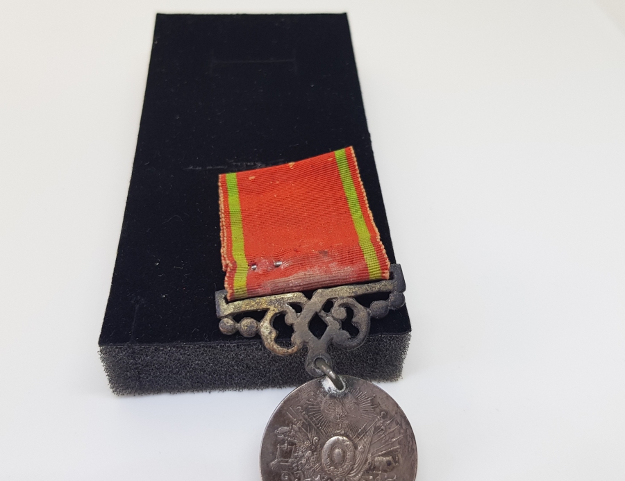 ORİJİNAL İPEK ASKISIYLA GÜMÜŞ LİYAKAT MADALYASI