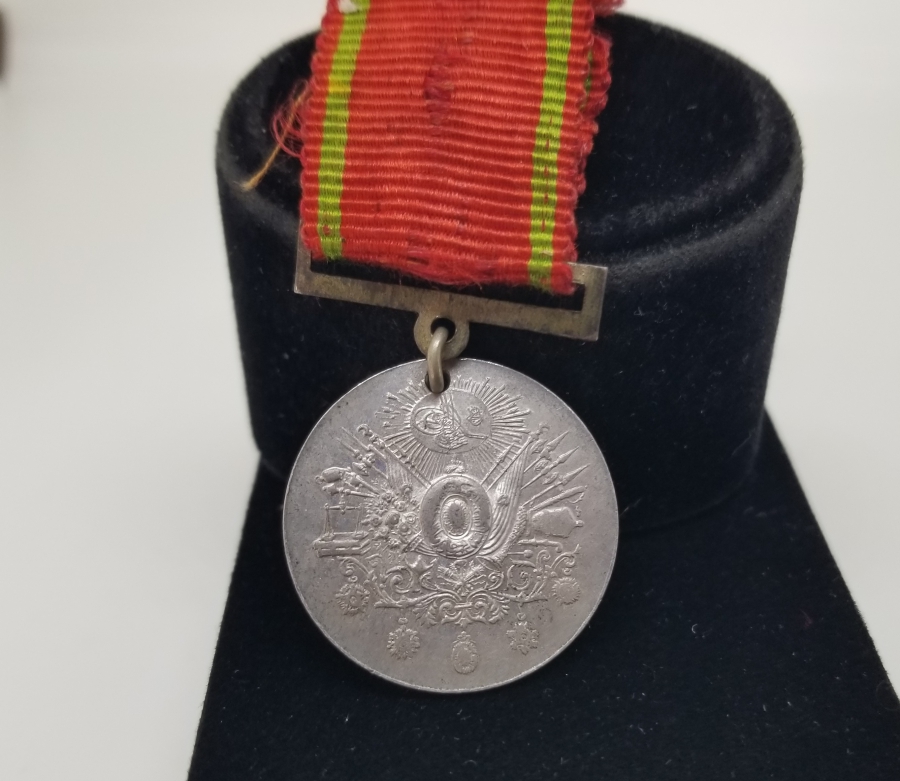 ORİJİNAL İPEK ASKISIYLA GÜMÜŞ LİYAKAT MADALYASI