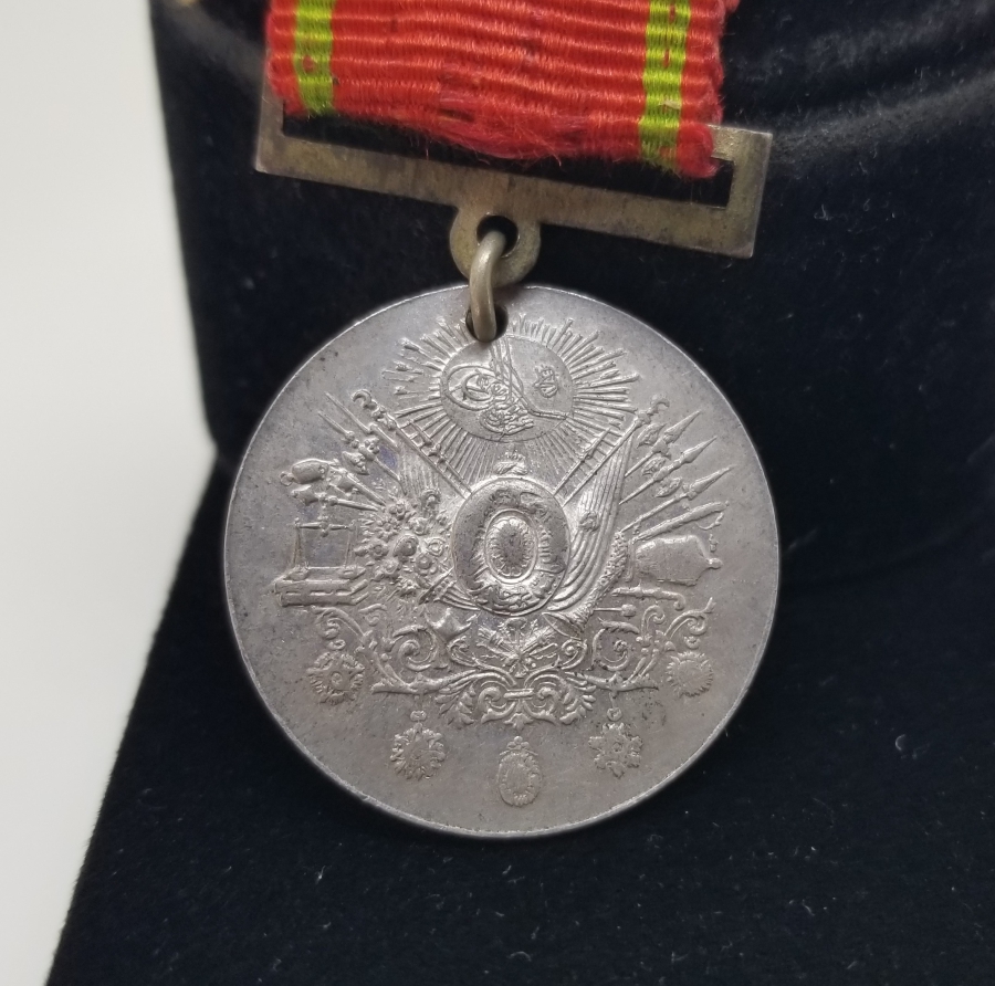 ORİJİNAL İPEK ASKISIYLA GÜMÜŞ LİYAKAT MADALYASI