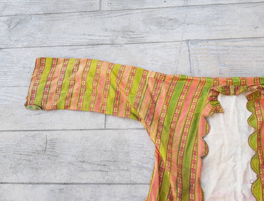 OSMANLI DÖNEMİ HEREKE YAPIMI YÜKSEK KONDİSYONDA İPEK ÜÇ ETEK