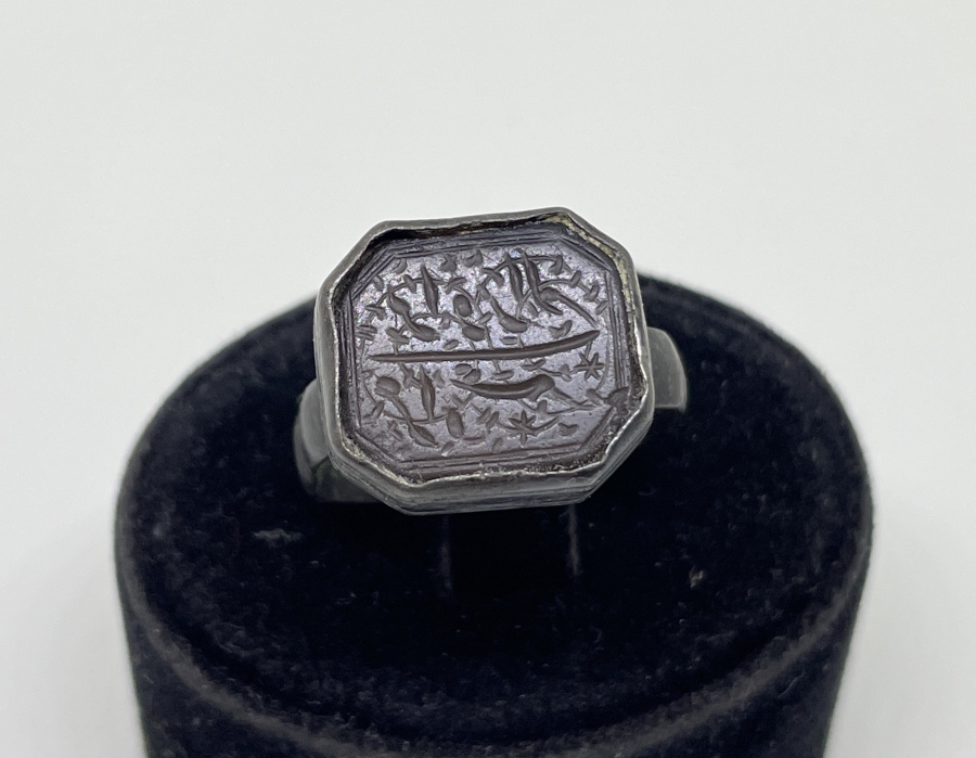 ORİJİNAL MONTÜRÜNDE ALLAH KULU MURAT ASIM YAZILI AKİK TAŞLI MÜHÜR YÜZÜK