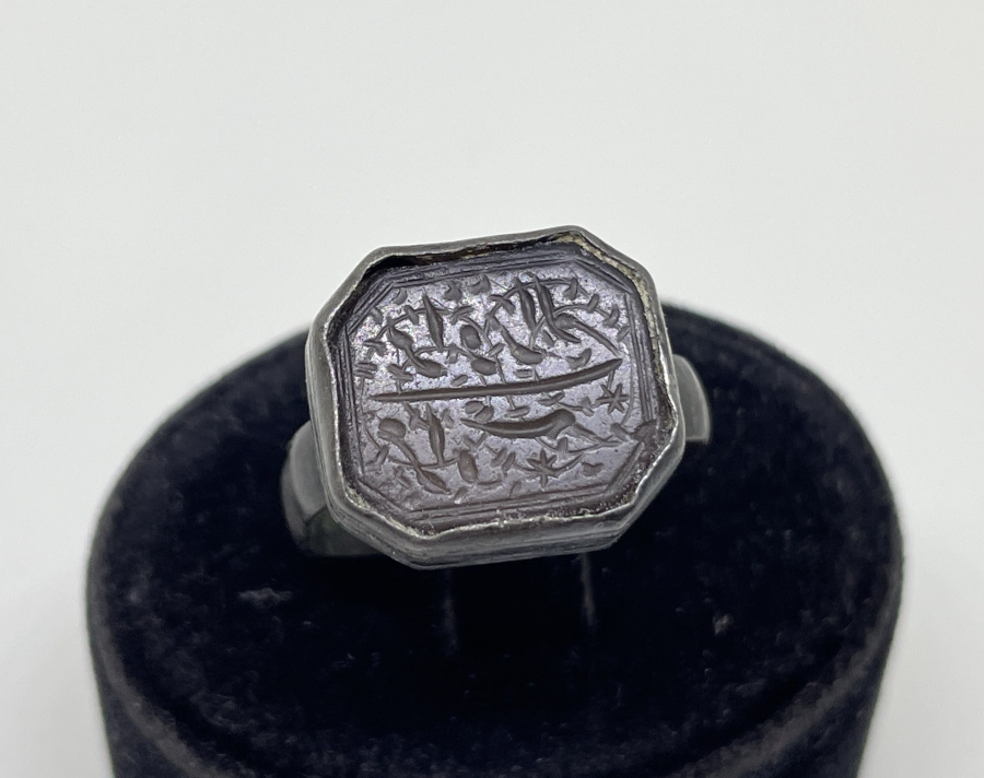 ORİJİNAL MONTÜRÜNDE ALLAH KULU MURAT ASIM YAZILI AKİK TAŞLI MÜHÜR YÜZÜK