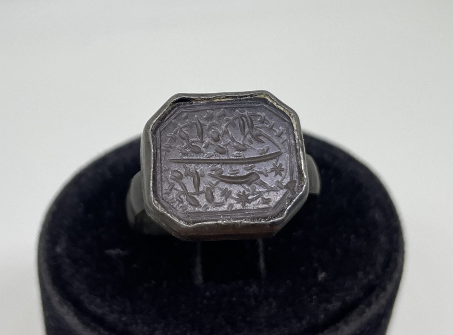 ORİJİNAL MONTÜRÜNDE ALLAH KULU MURAT ASIM YAZILI AKİK TAŞLI MÜHÜR YÜZÜK