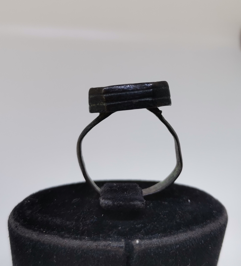 ORİJİNAL MONTÜRÜNDE ALLAH KULU MURAT ASIM YAZILI AKİK TAŞLI MÜHÜR YÜZÜK