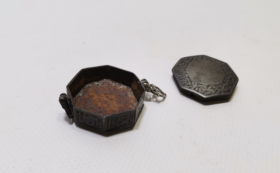 OSMANLI DÖNEMİ ÜZERİ AYETLERLE DEKORLU 1800 BAŞLARI ÇOK NADİR SANCAK KUR'AN KABI