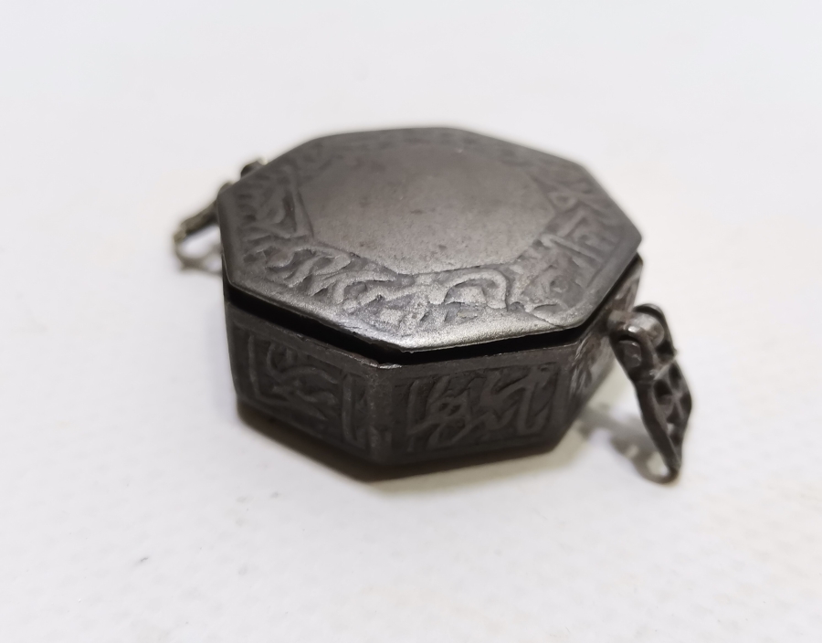 OSMANLI DÖNEMİ ÜZERİ AYETLERLE DEKORLU 1800 BAŞLARI ÇOK NADİR SANCAK KUR'AN KABI