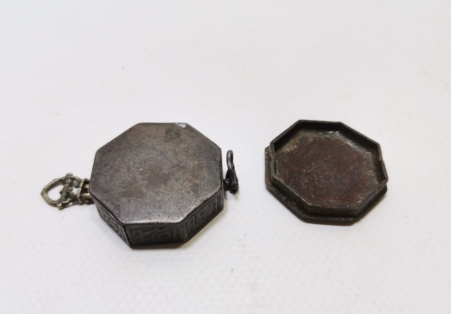 OSMANLI DÖNEMİ ÜZERİ AYETLERLE DEKORLU 1800 BAŞLARI ÇOK NADİR SANCAK KUR'AN KABI