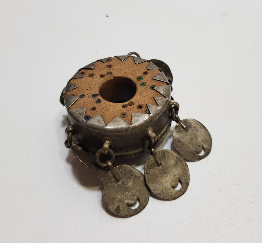 GÜMÜŞ APLİKLİ VE AHŞAP ÜZERİ BONCUK İŞLİ ÇOK NADİR OSMANLI DÖNEMİ HİLALLİ KİRMAN AĞIRŞAĞI