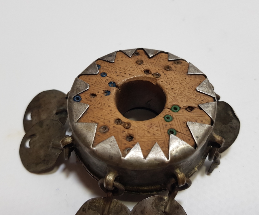 GÜMÜŞ APLİKLİ VE AHŞAP ÜZERİ BONCUK İŞLİ ÇOK NADİR OSMANLI DÖNEMİ HİLALLİ KİRMAN AĞIRŞAĞI