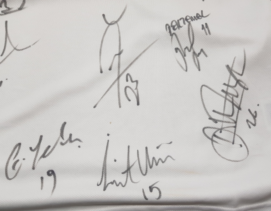 2018-2019 SEZONU 19 FUTBOLCU İMZALI BEŞİKTAŞ FORMASI