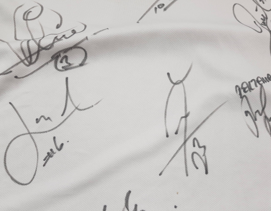 2018-2019 SEZONU 19 FUTBOLCU İMZALI BEŞİKTAŞ FORMASI