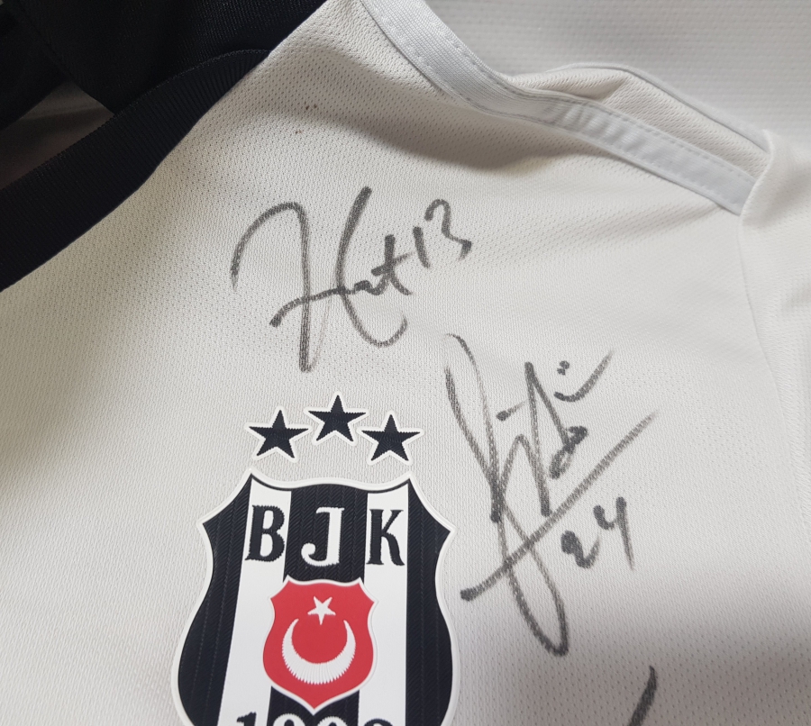 2018-2019 SEZONU 19 FUTBOLCU İMZALI BEŞİKTAŞ FORMASI