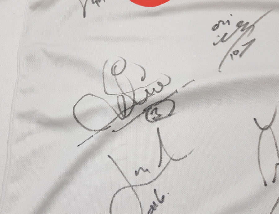 2018-2019 SEZONU 19 FUTBOLCU İMZALI BEŞİKTAŞ FORMASI