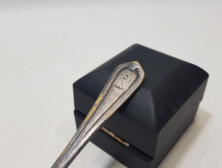 ÜZERİ AY YILDIZLI VE DENİZCİ ÇIPALI OSMANLI DÖNEMİ GÜMÜŞ KAPLAMA KAŞIK