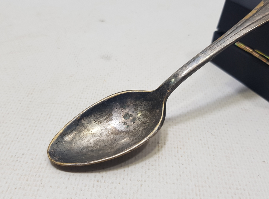 ÜZERİ AY YILDIZLI VE DENİZCİ ÇIPALI OSMANLI DÖNEMİ GÜMÜŞ KAPLAMA KAŞIK