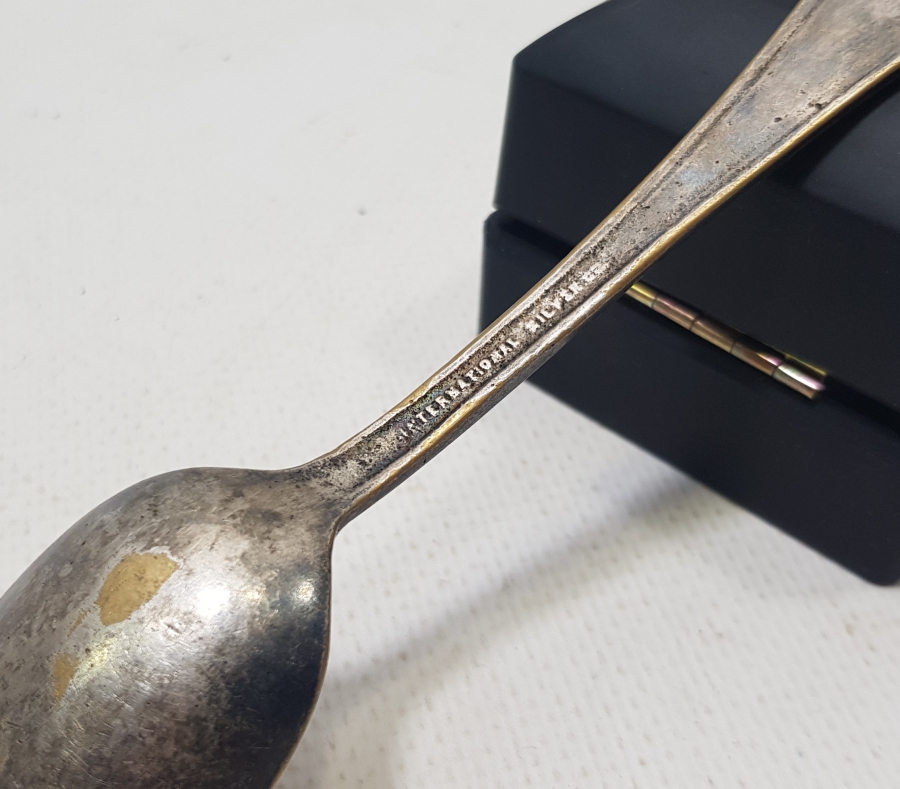 ÜZERİ AY YILDIZLI VE DENİZCİ ÇIPALI OSMANLI DÖNEMİ GÜMÜŞ KAPLAMA KAŞIK