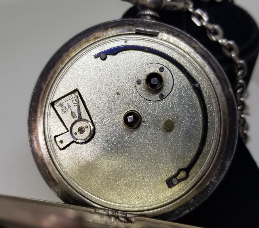 NADİR FORMDA GÜMÜŞ KASA İNGİLİZ YAPIMI KURMALI CEP SAATİ