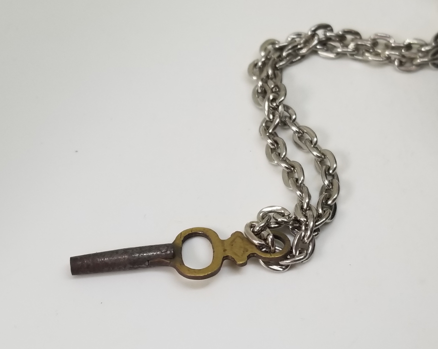 NADİR FORMDA GÜMÜŞ KASA İNGİLİZ YAPIMI KURMALI CEP SAATİ